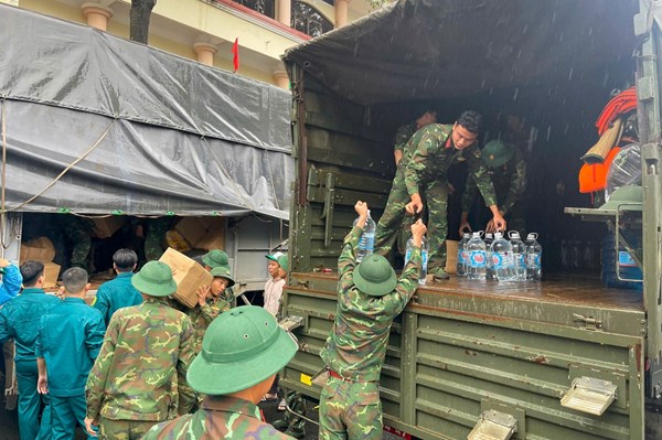 Petrovietnam hỗ trợ khẩn cấp nhu yếu phẩm cho đồng bào bị lũ lụt ở Đắk Lắk