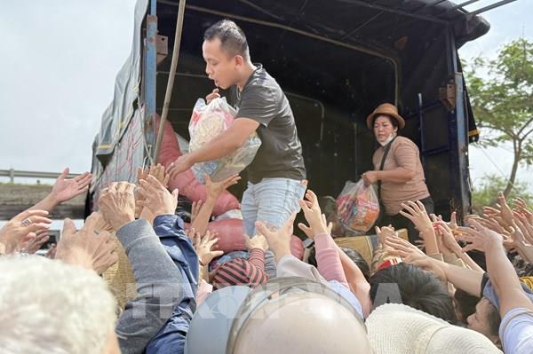 Cùng sẻ chia khắc phục hậu quả thiên tai, ổn định cuộc sống