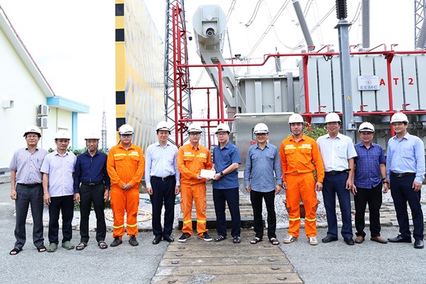 EVNNPT thăm, hỗ trợ người lao động bị ảnh hưởng thiên tai tại Khánh Hòa