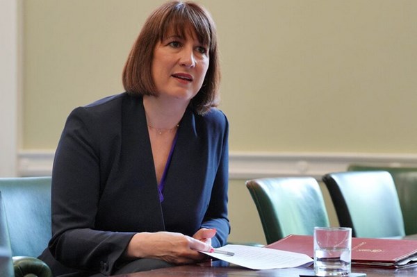 Bộ Tài chính Anh sẽ bỏ ưu đãi thuế đối với hàng nhập khẩu giá thấp