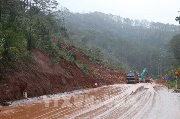 Quảng Ngãi: Kiểm tra các điểm sạt lở trên tuyến Quốc lộ 24