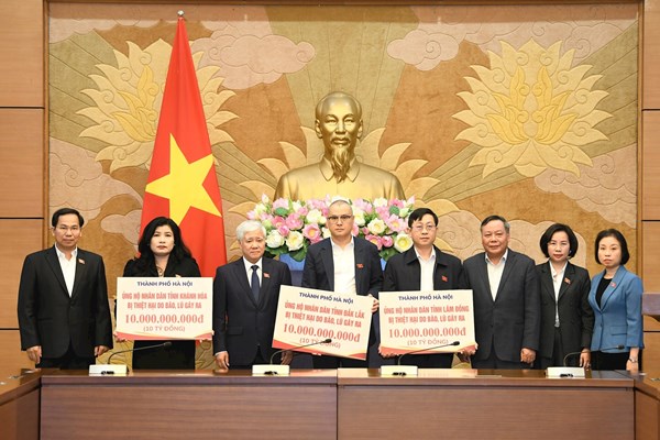 Thành phố Hà Nội trao 30 tỷ đồng hỗ trợ Đắk Lắk, Lâm Đồng và Khánh Hòa