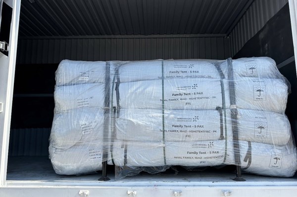 Tiếp nhận hàng cứu trợ của Liên minh châu Âu