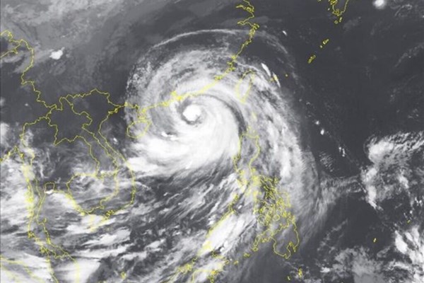 Áp thấp nhiệt đới di chuyển theo hướng Tây Tây Bắc hướng về khu vực Biển Đông