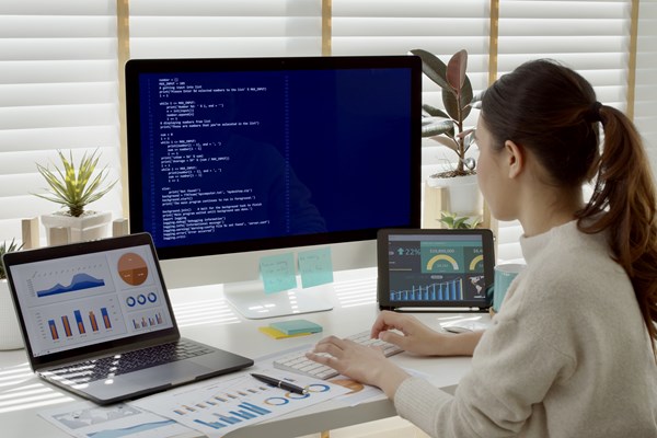 Doanh nghiệp điều chỉnh tăng lương, cạnh tranh nguồn nhân lực