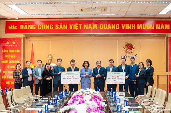 Vinachem tài trợ toàn bộ hóa chất khử khuẩn sau lũ cho miền Trung và Tây Nguyên