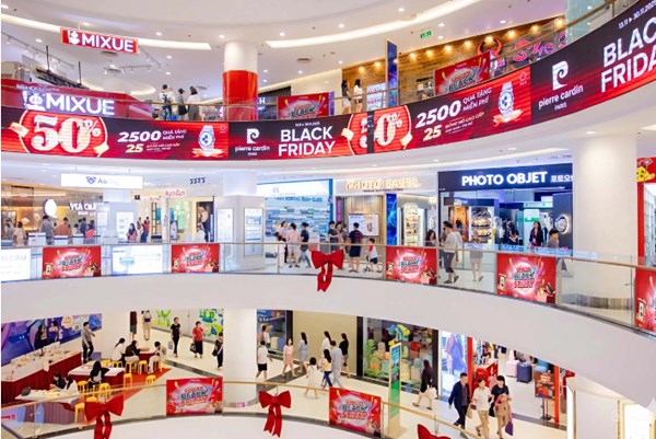 Bão sale Black Friday 2025: Đại tiệc của các ông lớn thời trang