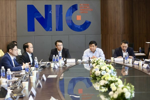 Phát triển các ngành công nghệ chiến lược tạo ra giá trị mới