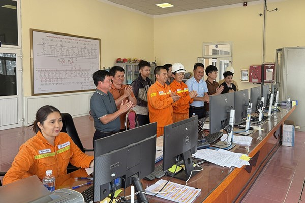 Đóng điện dự án đường dây 220kV phục vụ nhập khẩu điện từ Lào về Việt Nam