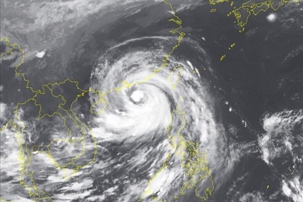 Bão số 15 di chuyển chậm, cách đảo Song Tử Tây khoảng 180km