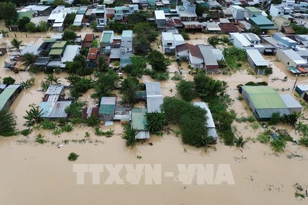 "Đại hồng thủy” cuốn trôi mọi kỷ lục