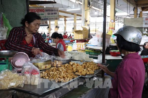 Khánh Hòa bình ổn giá hàng thiết yếu sau lũ lụt