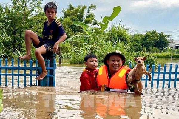 Trong tâm cơn “đại hồng thủy”: Làm gì để ứng phó mưa lũ bất thường
