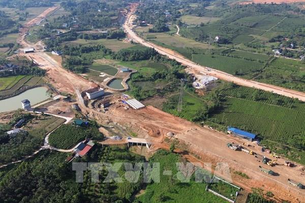 Quyết liệt tháo gỡ khó khăn, vướng mắc, bảo đảm tiến độ 4 dự án đường bộ cao tốc