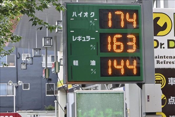 Nhật Bản chính thức bỏ thuế xăng dầu tạm thời