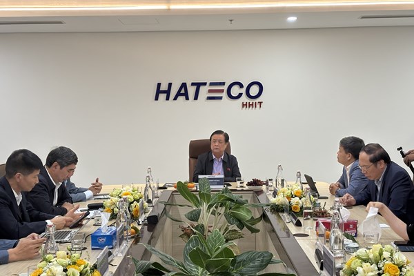 Phó Chủ tịch Quốc hội thăm mô hình cảng biển thông minh tại Hải phòng