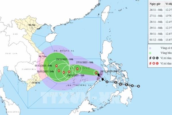 Bão số 15 ít dịch chuyển và suy yếu dần