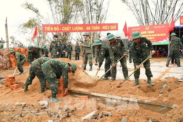 Thần tốc xây dựng, sửa chữa nhà ở cho người dân bị thiệt hại do mưa lũ