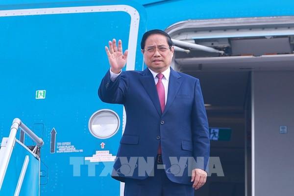 Thủ tướng bắt đầu chuyến công tác dự Cuộc gặp cấp cao hai Đảng và đồng chủ trì Kỳ họp của Ủy ban liên Chính phủ Việt – Lào