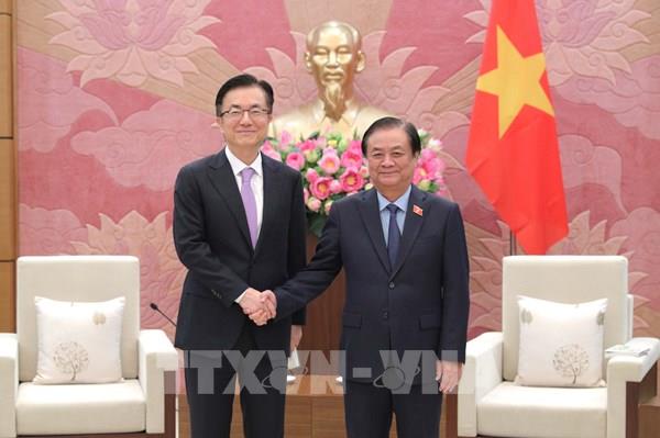 Phó Chủ tịch Quốc hội Lê Minh Hoan tiếp Phó Tổng Giám đốc Samsung Điện tử