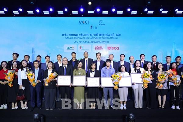 SCG và 7 công ty thành viên lọt Top 100 doanh nghiệp Bền vững 2025