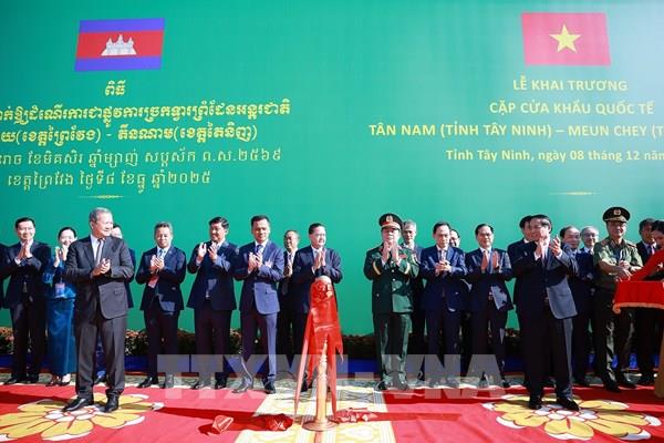 Hai Thủ tướng Việt Nam và Campuchia dự khai trương Cặp cửa khẩu quốc tế Tân Nam - Meun Chey