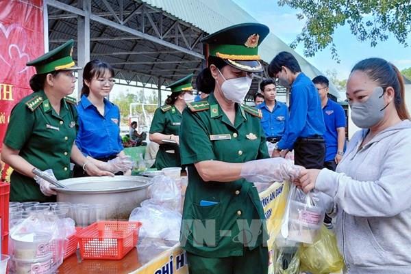 Nồi cháo nghĩa tình sưởi ấm lòng dân biên giới