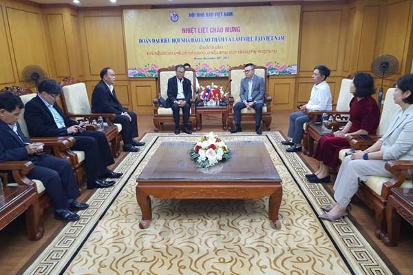 Đoàn Hội Nhà báo Lào thăm và làm việc tại Việt Nam: Thắt chặt quan hệ hợp tác truyền thông