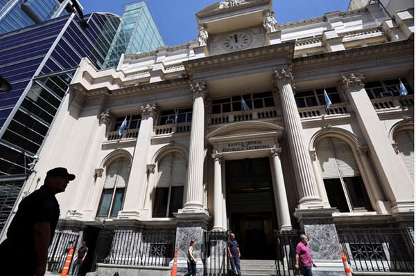 Các ngân hàng quốc tế đề xuất cho Argentina vay 7 tỷ USD