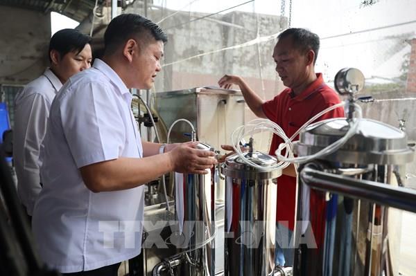 Bàn giao thiết bị hỗ trợ liên kết điểm sản xuất và tiêu thụ nông sản