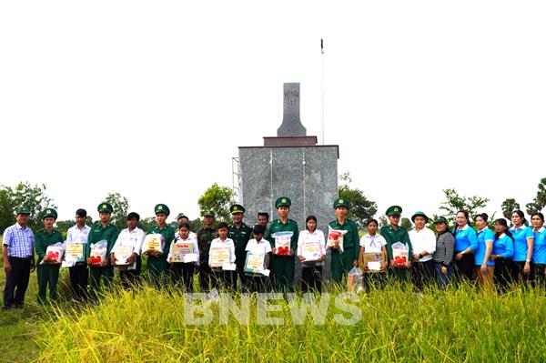 Ấm tình biên giới Tây Nam từ những bước chân Bộ đội Biên phòng