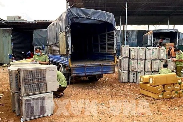 Phát hiện kho máy giặt, điều hòa cũ thuộc danh mục cấm nhập khẩu