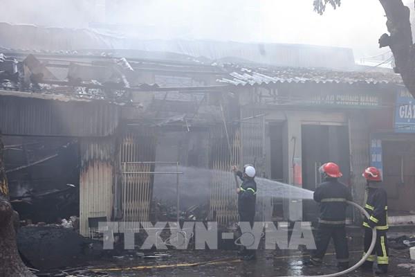 Cháy lớn tại phố Lò Đúc, Hà Nội: 3 ki-ốt thiêu rụi 