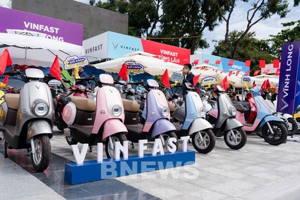 Xe máy điện lên ngôi - xe máy xăng hết thời “làm giá”