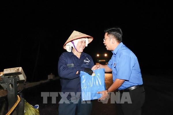 Cao tốc Cần Thơ – Cà Mau: Hình ảnh ấm áp giữa đêm công trường