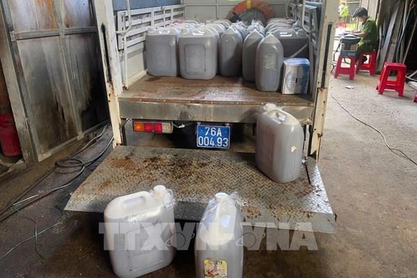 Tạm giữ hơn 3.000 lít dầu DO không rõ nguồn gốc