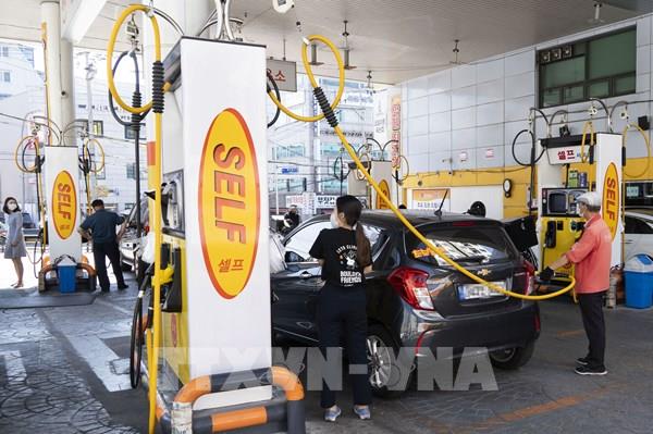 Giá dầu thế giới giảm 4% trong tuần qua do lo ngại dư cung