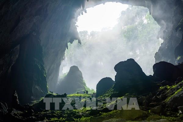 Tour khám phá du lịch mạo hiểm hang Sơn Đoòng đã đủ lượng khách trong năm 2026