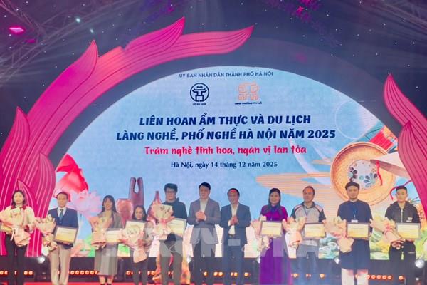 Liên hoan Ẩm thực và Du lịch làng nghề, phố nghề thu hút hơn 30.000 lượt khách