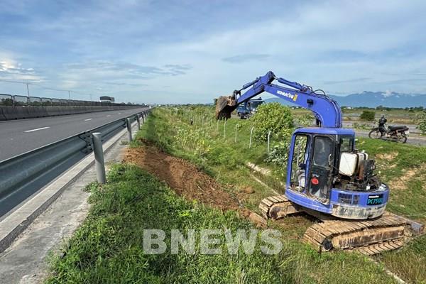 Bảo đảm giao thông thông suốt sau sự cố xói lở taluy trên cao tốc