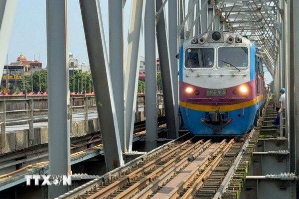 Miễn phí vận chuyển 1 triệu viên gạch trong "Chiến dịch Quang Trung" bằng tàu hoả