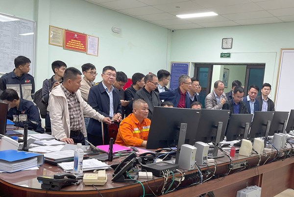 Đóng điện dự án nâng công suất trạm biến áp 500kV Hòa Bình