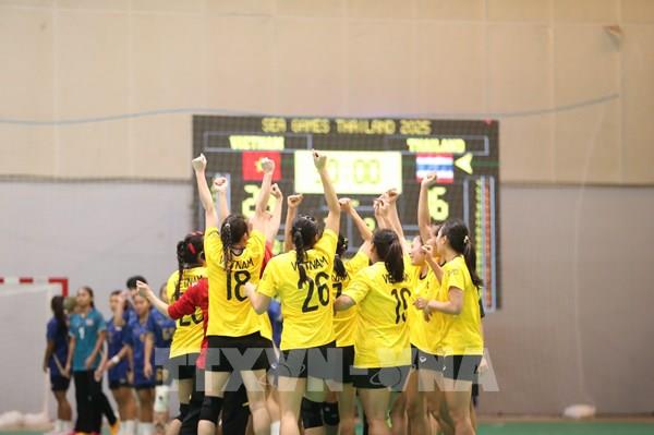 SEA Games 33: Bóng ném nữ đăng quang, Vật “mở hàng” với HCV