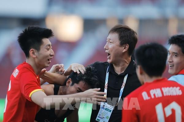 HLV Kim Sang Sik hướng tới danh hiệu thứ ba cùng bóng đá Việt Nam