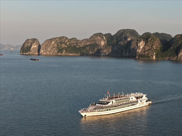 Làn gió mới cho du lịch cao cấp trên vịnh Hạ Long