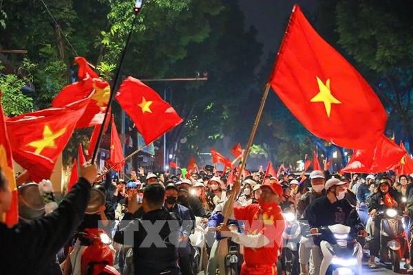Người dân Thủ đô xuống đường ăn mừng U22 Việt Nam đăng quang SEA Games 33