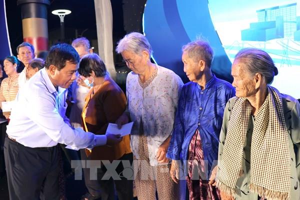 Dòng điện thắp sáng niềm tin miền biển