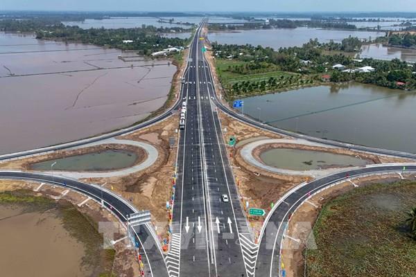 Cao tốc Cần Thơ – Cà Mau thông xe toàn tuyến từ 11 giờ ngày 19/1
