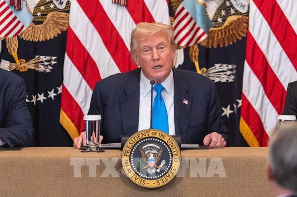 Tổng thống Donald Trump đình chỉ Chương trình thị thực nhập cư đa dạng