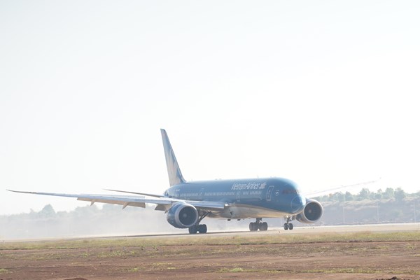 Vietnam Airlines thực hiện chuyến bay chở khách đầu tiên tại sân bay Long Thành
